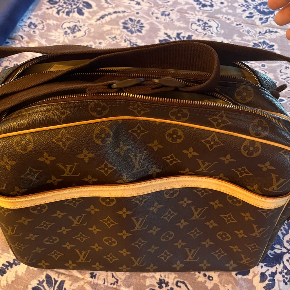 Louis Vuitton Authentic keep all luggage. 🇫🇷Vintage with great style. Ty
